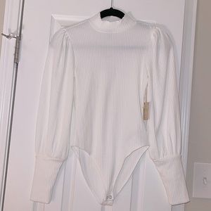 Brand new white sweater bodysuit from forever 21. Size Small